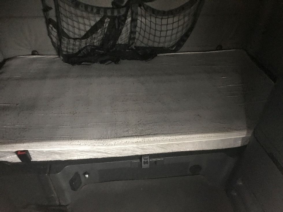 Sleeper Tractor-Heavy Duty Tractors-Freightliner-2022-T12664ST-Chino-CA-588,843\n\t\tmiles-$ 66,000 - Image 17