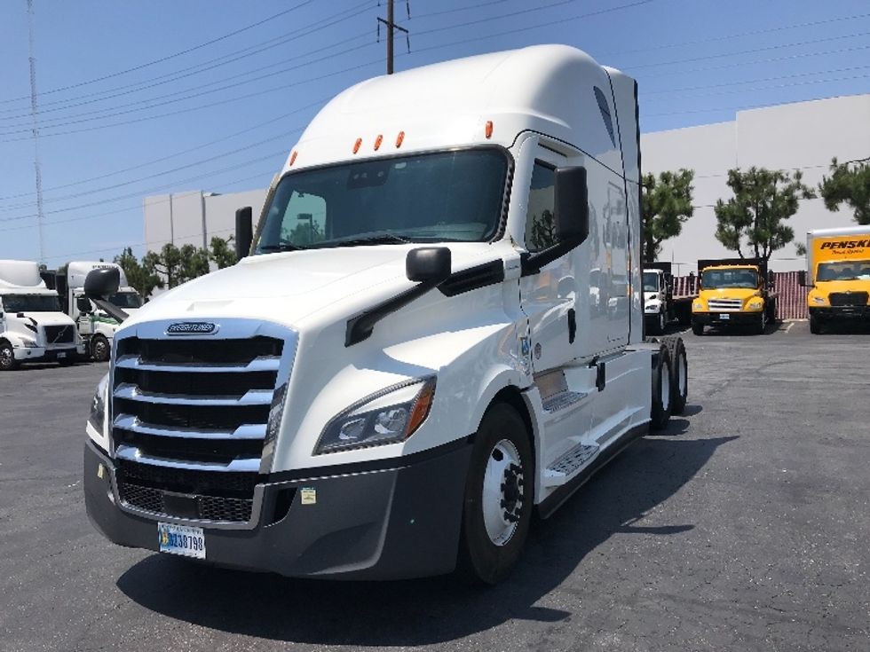 Sleeper Tractor-Heavy Duty Tractors-Freightliner-2022-T12664ST-Cincinnati-OH-249,947\n\t\tmiles-$ 86,250 - Image 3