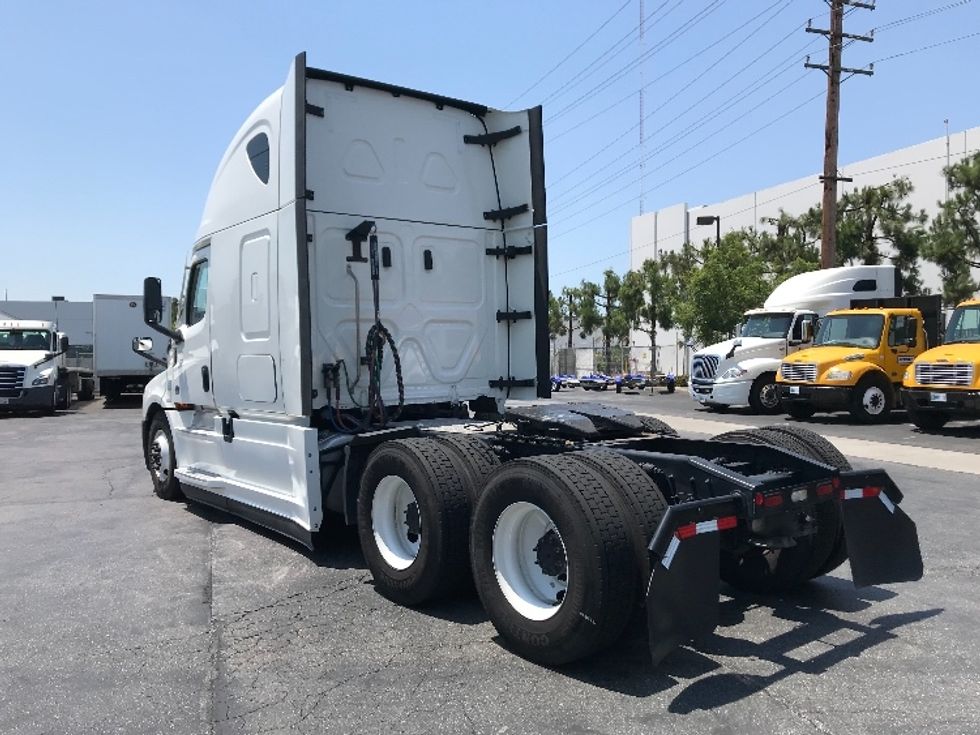 Sleeper Tractor-Heavy Duty Tractors-Freightliner-2022-T12664ST-Cincinnati-OH-249,947\n\t\tmiles-$ 86,250 - Image 5