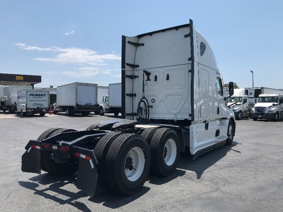 Sleeper Tractor-Heavy Duty Tractors-Freightliner-2022-T12664ST-Cincinnati-OH-249,947\n\t\tmiles-$ 86,250 - Image 7