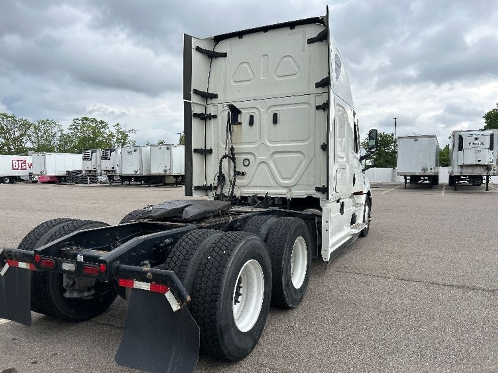 Sleeper Tractor-Heavy Duty Tractors-Freightliner-2022-T12664ST-Cincinnati-OH-397,225\n\t\tmiles-$ 78,250 - Image 7