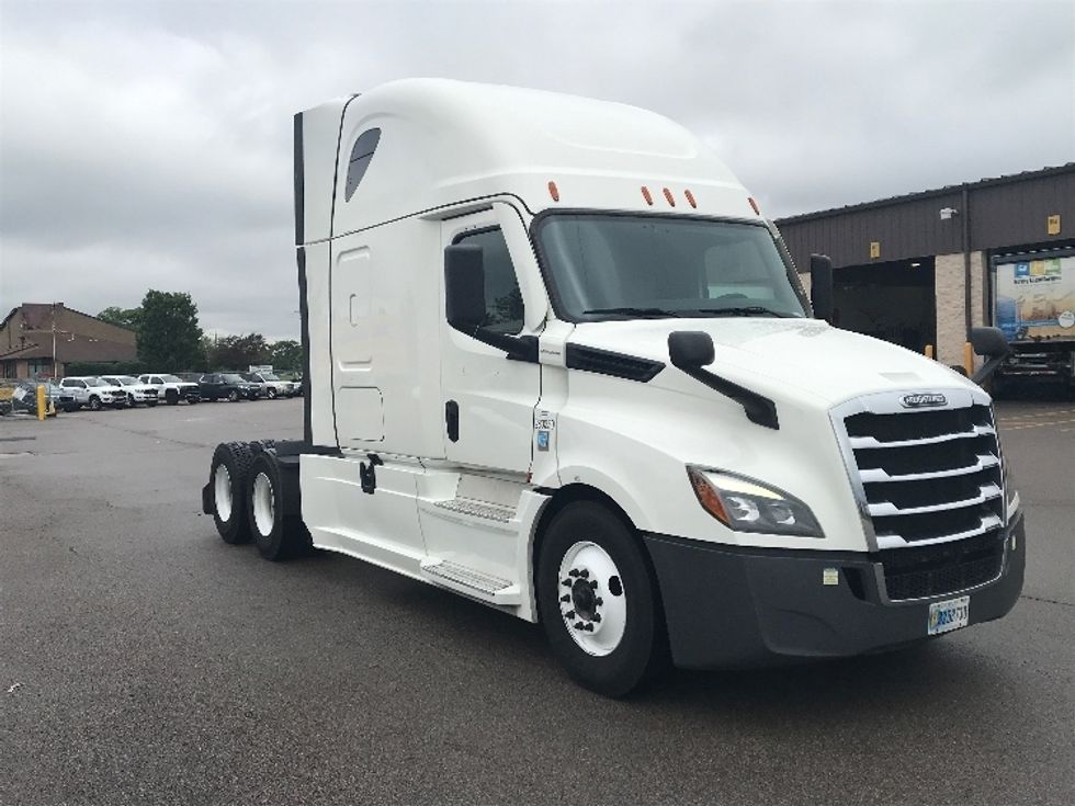 Sleeper Tractor-Heavy Duty Tractors-Freightliner-2022-T12664ST-Cincinnati-OH-584,586\n\t\tmiles-$ 63,000 - Image 1