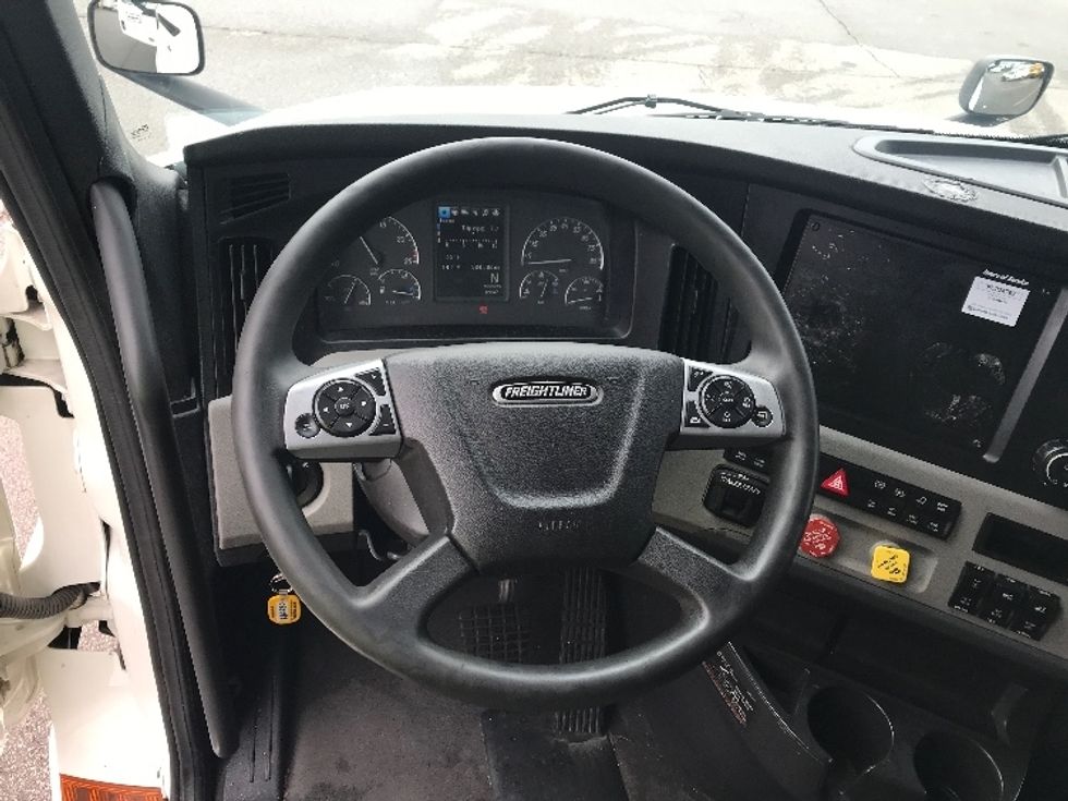 Sleeper Tractor-Heavy Duty Tractors-Freightliner-2022-T12664ST-Cincinnati-OH-584,586\n\t\tmiles-$ 63,000 - Image 11