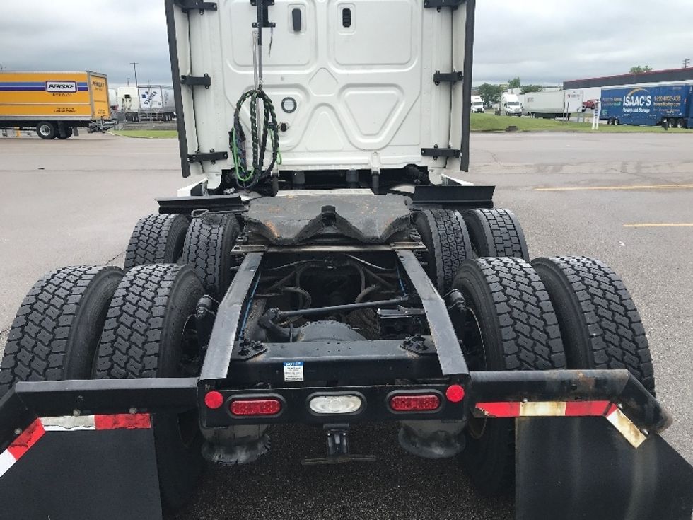 Sleeper Tractor-Heavy Duty Tractors-Freightliner-2022-T12664ST-Cincinnati-OH-584,586\n\t\tmiles-$ 63,000 - Image 6