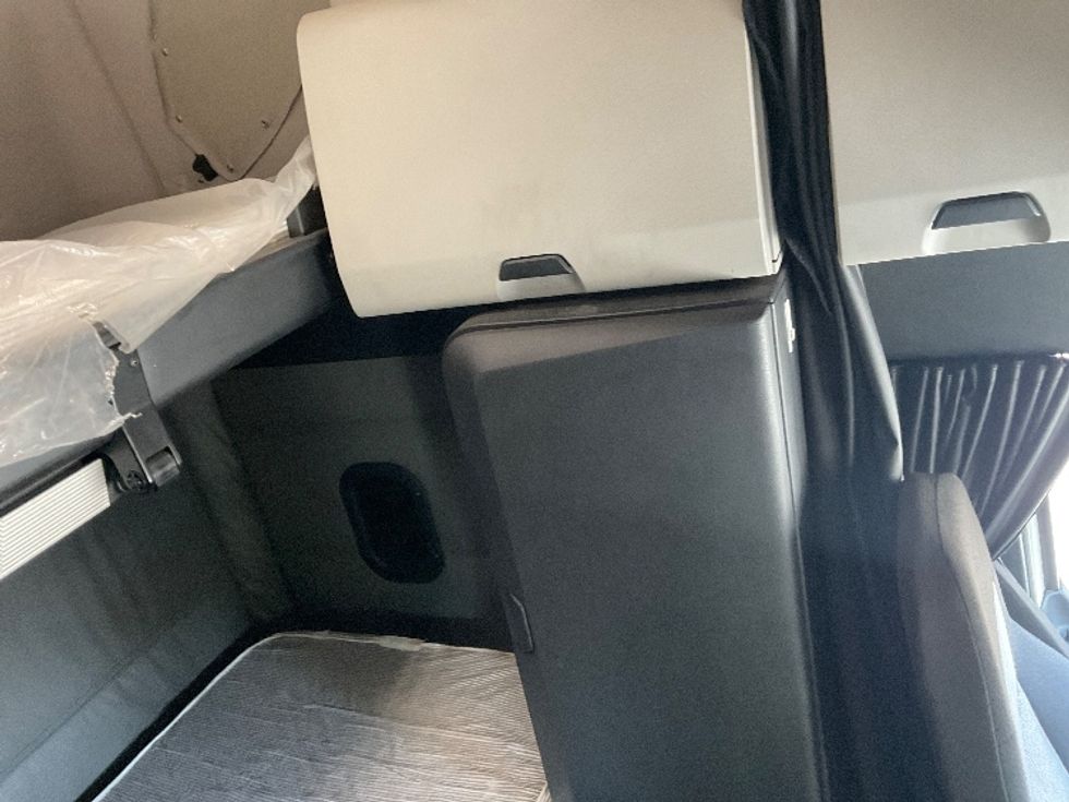 Sleeper Tractor-Heavy Duty Tractors-Freightliner-2022-T12664ST-City Of Industry-CA-526,313\n\t\tmiles-$ 77,000 - Image 18