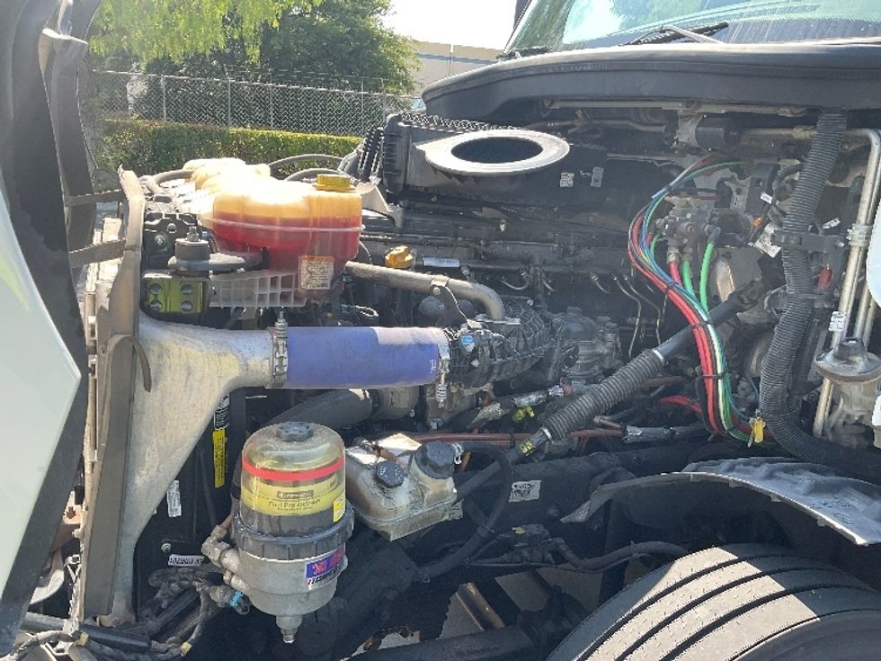 Sleeper Tractor-Heavy Duty Tractors-Freightliner-2022-T12664ST-City Of Industry-CA-526,313\n\t\tmiles-$ 77,000 - Image 21