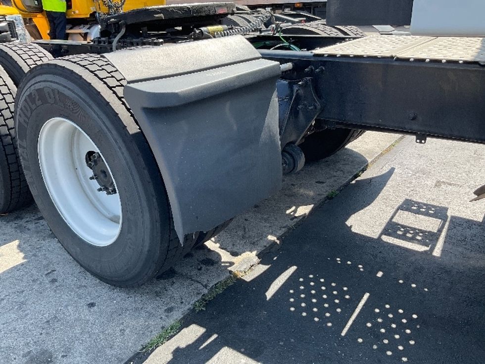 Sleeper Tractor-Heavy Duty Tractors-Freightliner-2022-T12664ST-City Of Industry-CA-526,313\n\t\tmiles-$ 77,000 - Image 22