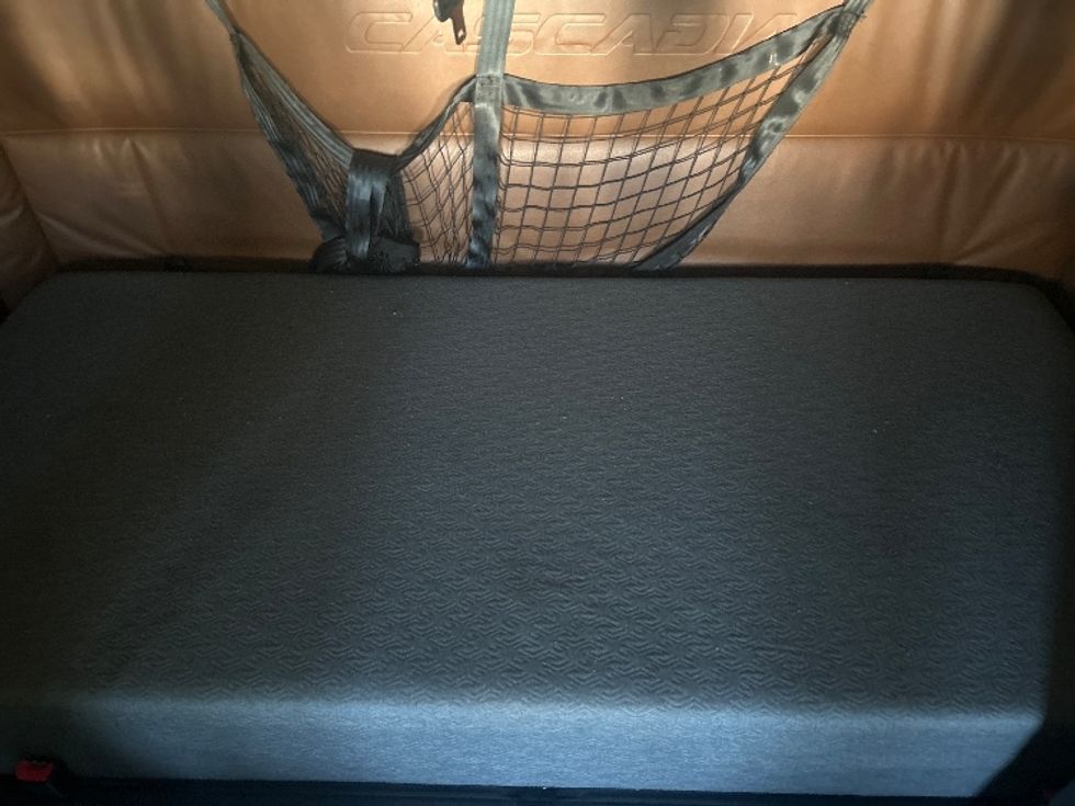 Sleeper Tractor-Heavy Duty Tractors-Freightliner-2022-T12664ST-City Of Industry-CA-567,264\n\t\tmiles-$ 71,750 - Image 16