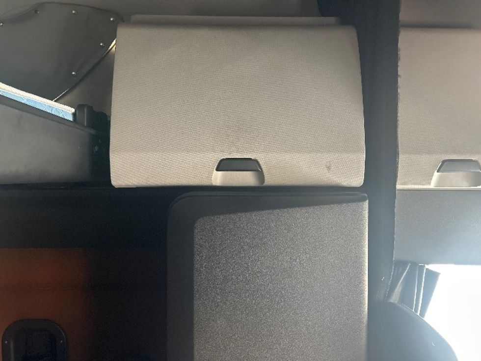 Sleeper Tractor-Heavy Duty Tractors-Freightliner-2022-T12664ST-City Of Industry-CA-567,264\n\t\tmiles-$ 71,750 - Image 17