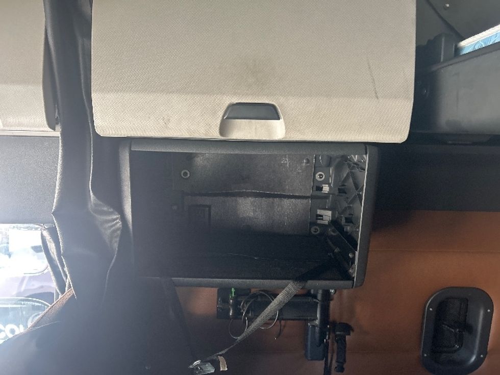 Sleeper Tractor-Heavy Duty Tractors-Freightliner-2022-T12664ST-City Of Industry-CA-567,264\n\t\tmiles-$ 71,750 - Image 18