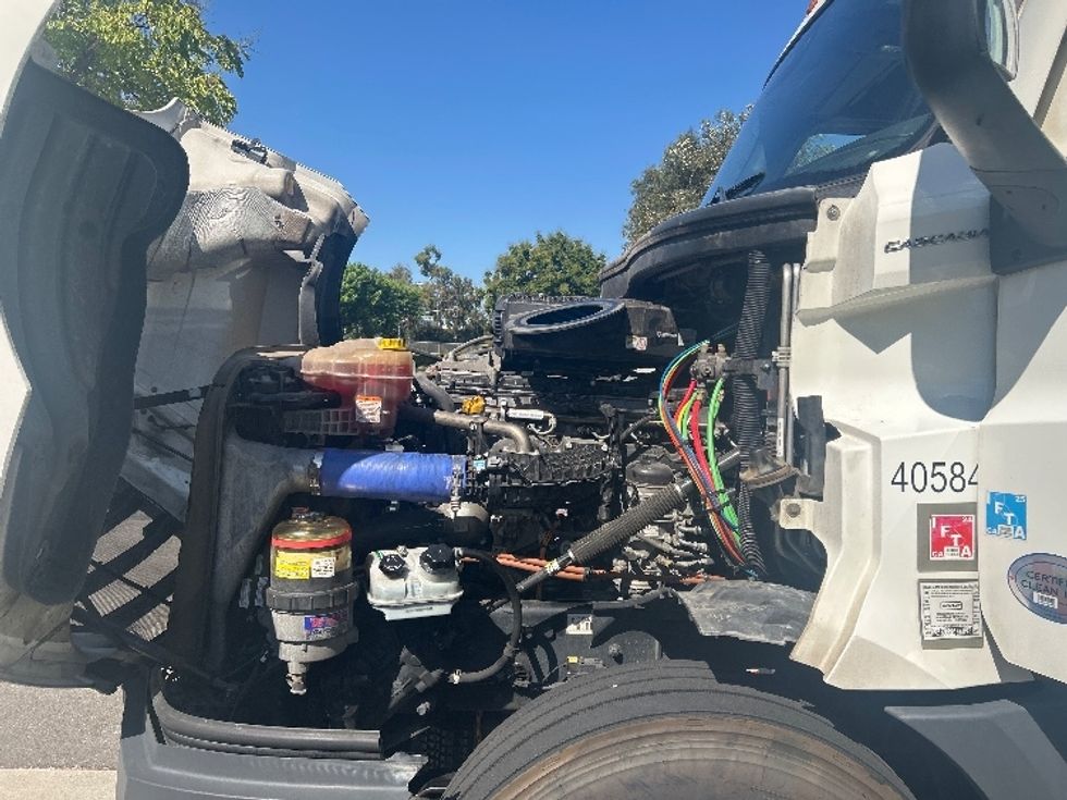 Sleeper Tractor-Heavy Duty Tractors-Freightliner-2022-T12664ST-City Of Industry-CA-567,264\n\t\tmiles-$ 71,750 - Image 20