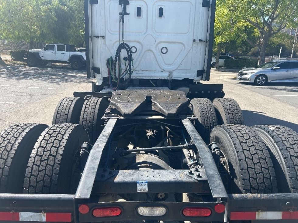 Sleeper Tractor-Heavy Duty Tractors-Freightliner-2022-T12664ST-City Of Industry-CA-567,264\n\t\tmiles-$ 71,750 - Image 5
