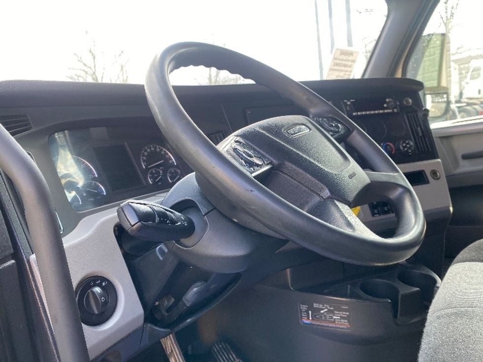 Sleeper Tractor-Heavy Duty Tractors-Freightliner-2022-T12664ST-Cleveland-TN-270,736\n\t\tmiles-$ 87,500 - Image 10