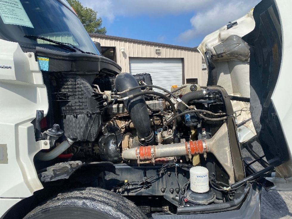 Sleeper Tractor-Heavy Duty Tractors-Freightliner-2022-T12664ST-Cleveland-TN-270,736\n\t\tmiles-$ 87,500 - Image 20