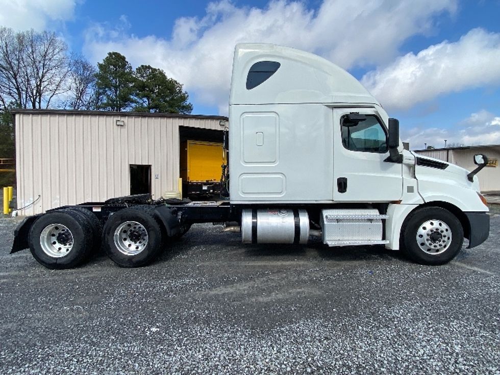 Sleeper Tractor-Heavy Duty Tractors-Freightliner-2022-T12664ST-Cleveland-TN-270,736\n\t\tmiles-$ 87,500 - Image 8