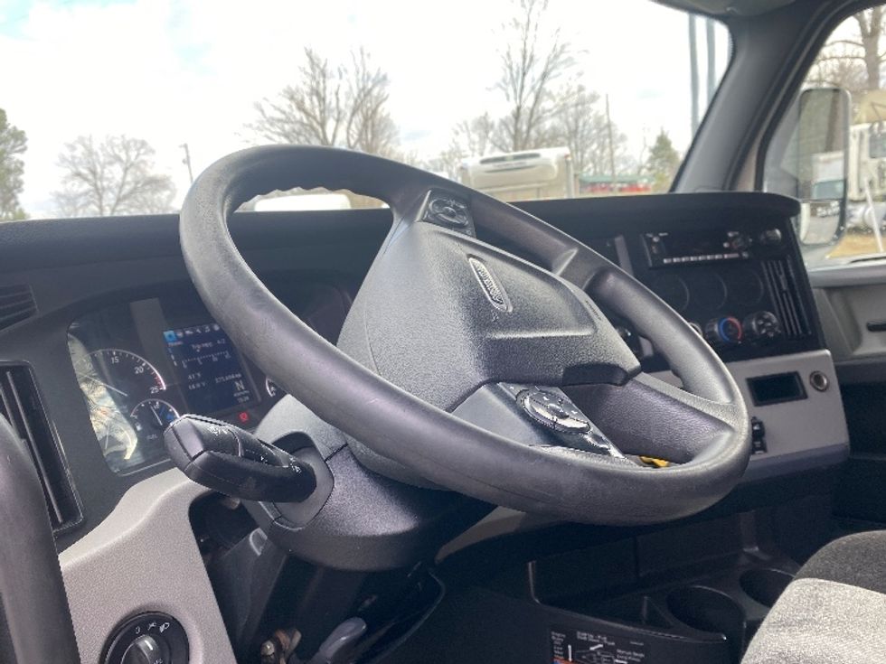 Sleeper Tractor-Heavy Duty Tractors-Freightliner-2022-T12664ST-Cleveland-TN-275,548\n\t\tmiles-$ 87,250 - Image 10