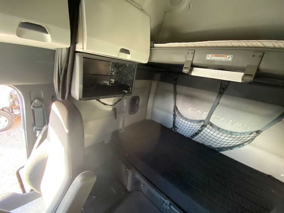 Sleeper Tractor-Heavy Duty Tractors-Freightliner-2022-T12664ST-Cleveland-TN-275,548\n\t\tmiles-$ 87,250 - Image 18