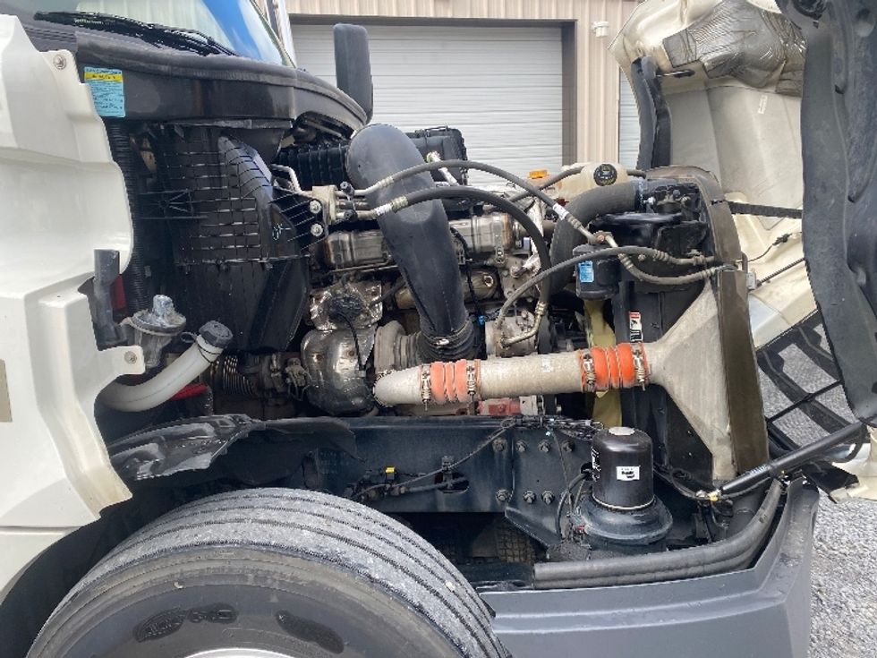 Sleeper Tractor-Heavy Duty Tractors-Freightliner-2022-T12664ST-Cleveland-TN-275,548\n\t\tmiles-$ 87,250 - Image 19