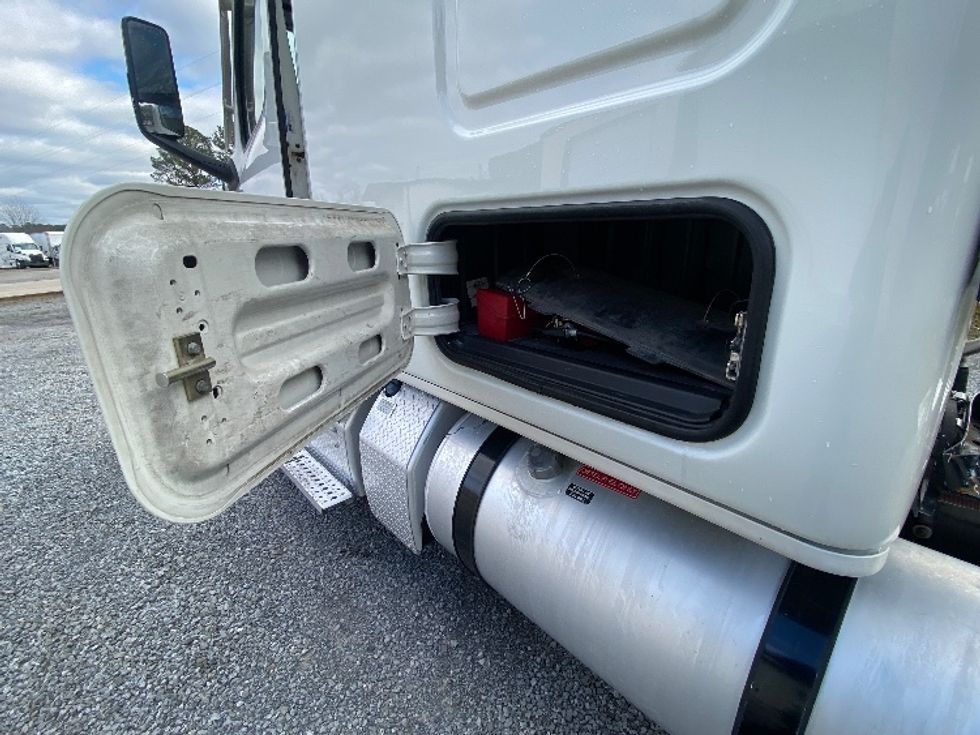 Sleeper Tractor-Heavy Duty Tractors-Freightliner-2022-T12664ST-Cleveland-TN-275,548\n\t\tmiles-$ 87,250 - Image 21