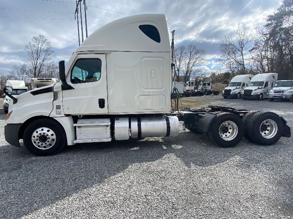 Sleeper Tractor-Heavy Duty Tractors-Freightliner-2022-T12664ST-Cleveland-TN-275,548\n\t\tmiles-$ 87,250 - Image 4