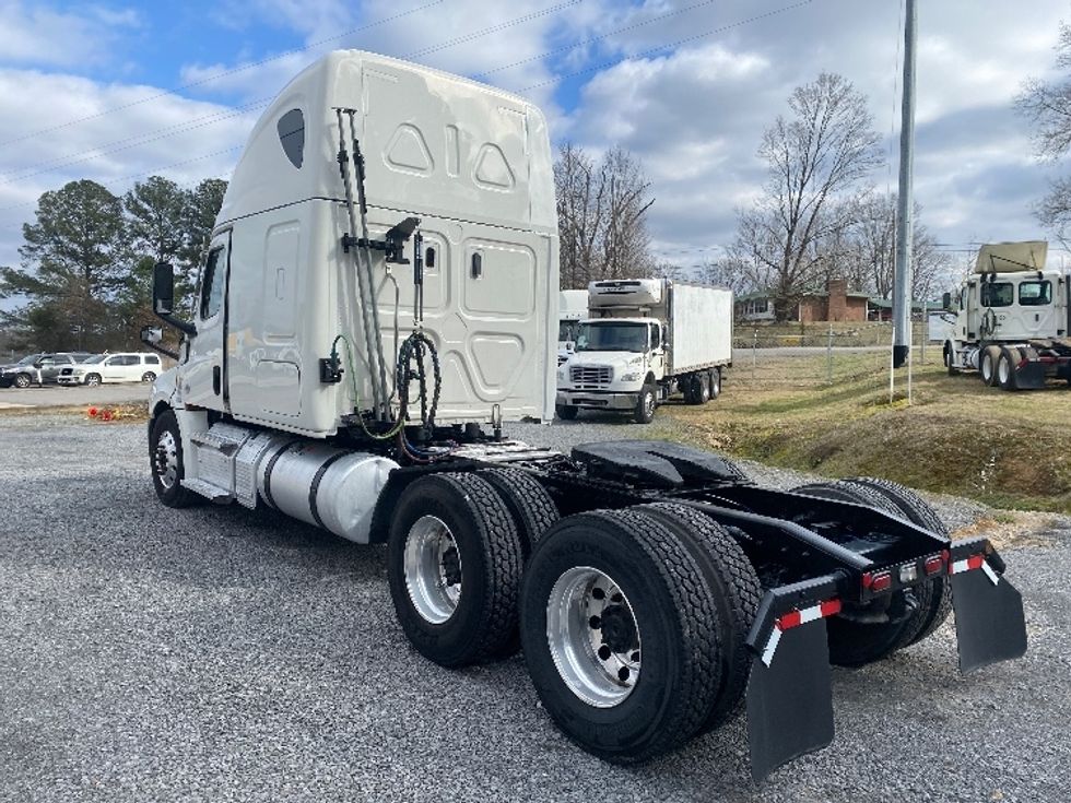 Sleeper Tractor-Heavy Duty Tractors-Freightliner-2022-T12664ST-Cleveland-TN-275,548\n\t\tmiles-$ 87,250 - Image 5