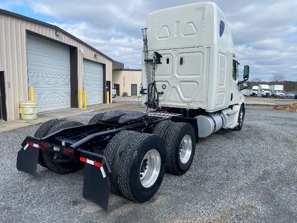 Sleeper Tractor-Heavy Duty Tractors-Freightliner-2022-T12664ST-Cleveland-TN-275,548\n\t\tmiles-$ 87,250 - Image 7