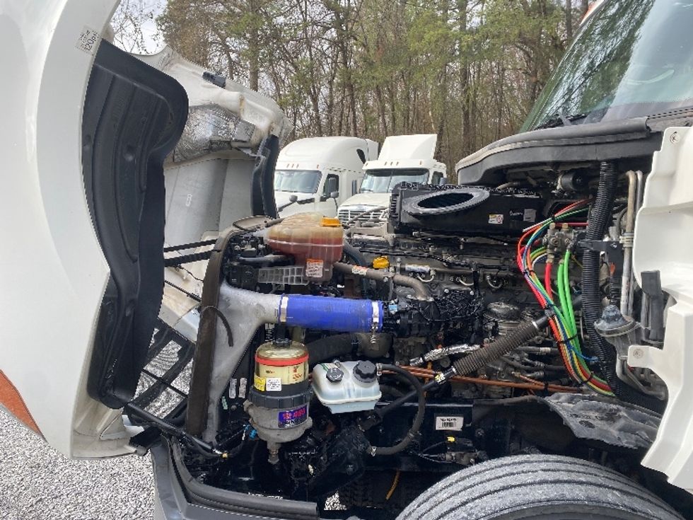 Sleeper Tractor-Heavy Duty Tractors-Freightliner-2022-T12664ST-Cleveland-TN-311,299\n\t\tmiles-$ 84,500 - Image 21