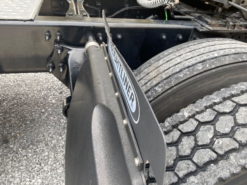 Sleeper Tractor-Heavy Duty Tractors-Freightliner-2022-T12664ST-Cleveland-TN-311,299\n\t\tmiles-$ 84,500 - Image 27