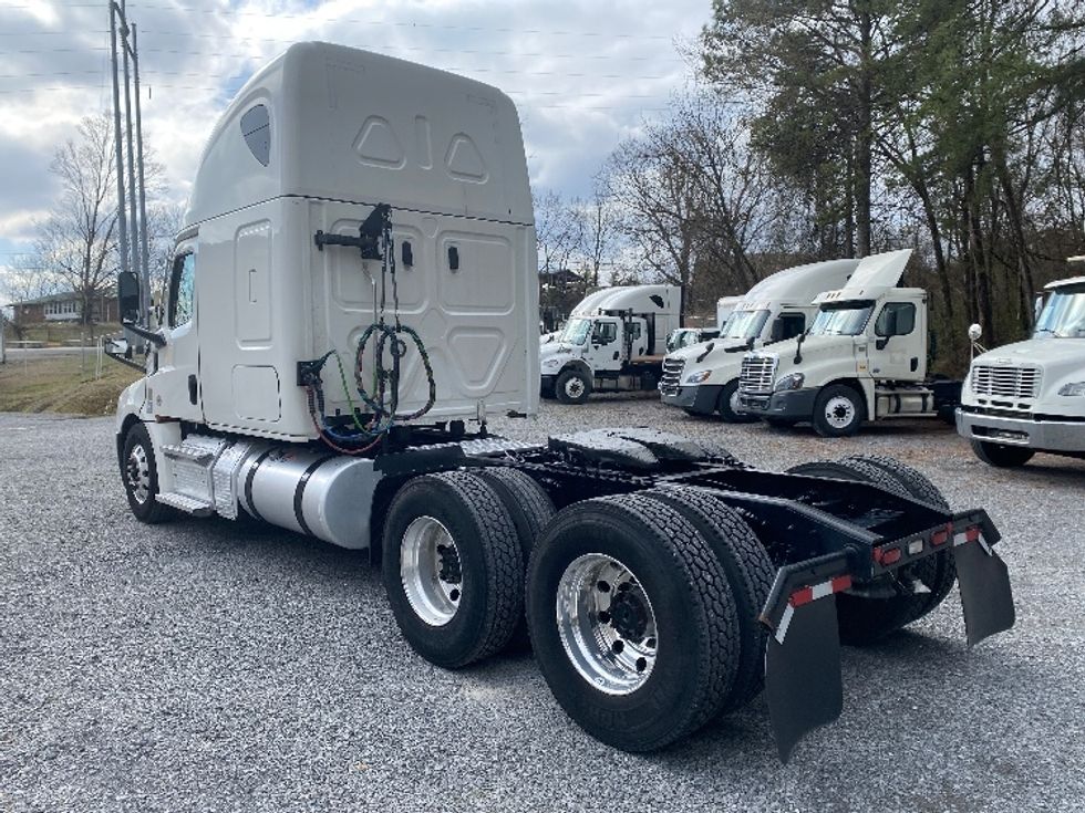 Sleeper Tractor-Heavy Duty Tractors-Freightliner-2022-T12664ST-Cleveland-TN-311,299\n\t\tmiles-$ 84,500 - Image 5