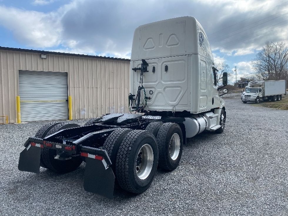 Sleeper Tractor-Heavy Duty Tractors-Freightliner-2022-T12664ST-Cleveland-TN-311,299\n\t\tmiles-$ 84,500 - Image 7