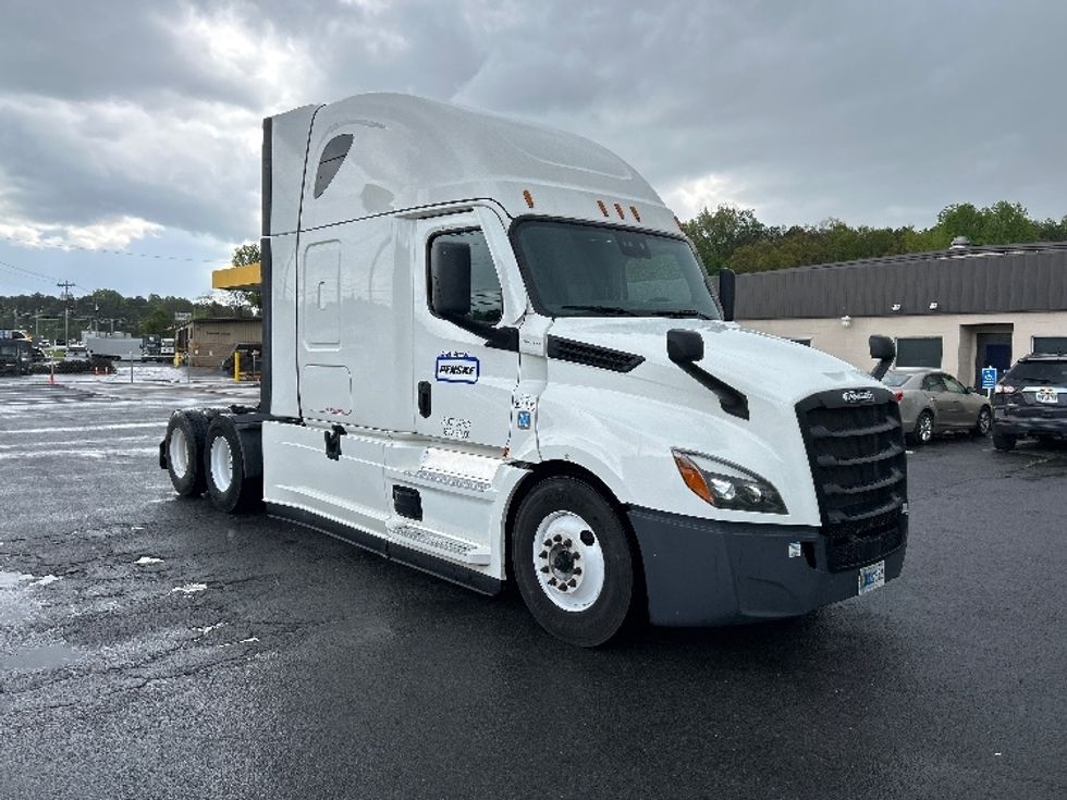 Sleeper Tractor-Heavy Duty Tractors-Freightliner-2022-T12664ST-Cleveland-TN-354,149\n\t\tmiles-$ 88,250 - Image 1