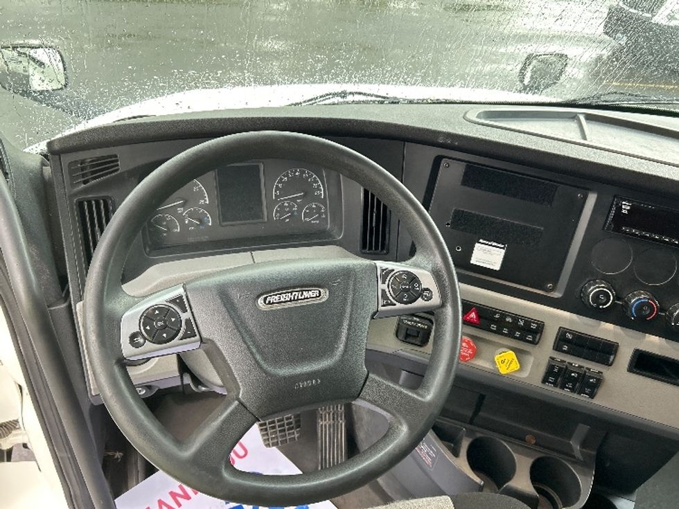 Sleeper Tractor-Heavy Duty Tractors-Freightliner-2022-T12664ST-Cleveland-TN-354,149\n\t\tmiles-$ 88,250 - Image 11