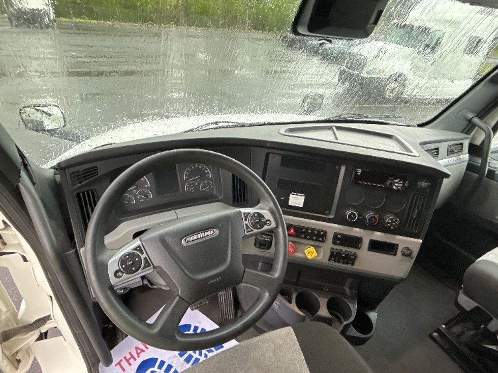Sleeper Tractor-Heavy Duty Tractors-Freightliner-2022-T12664ST-Cleveland-TN-354,149\n\t\tmiles-$ 88,250 - Image 12