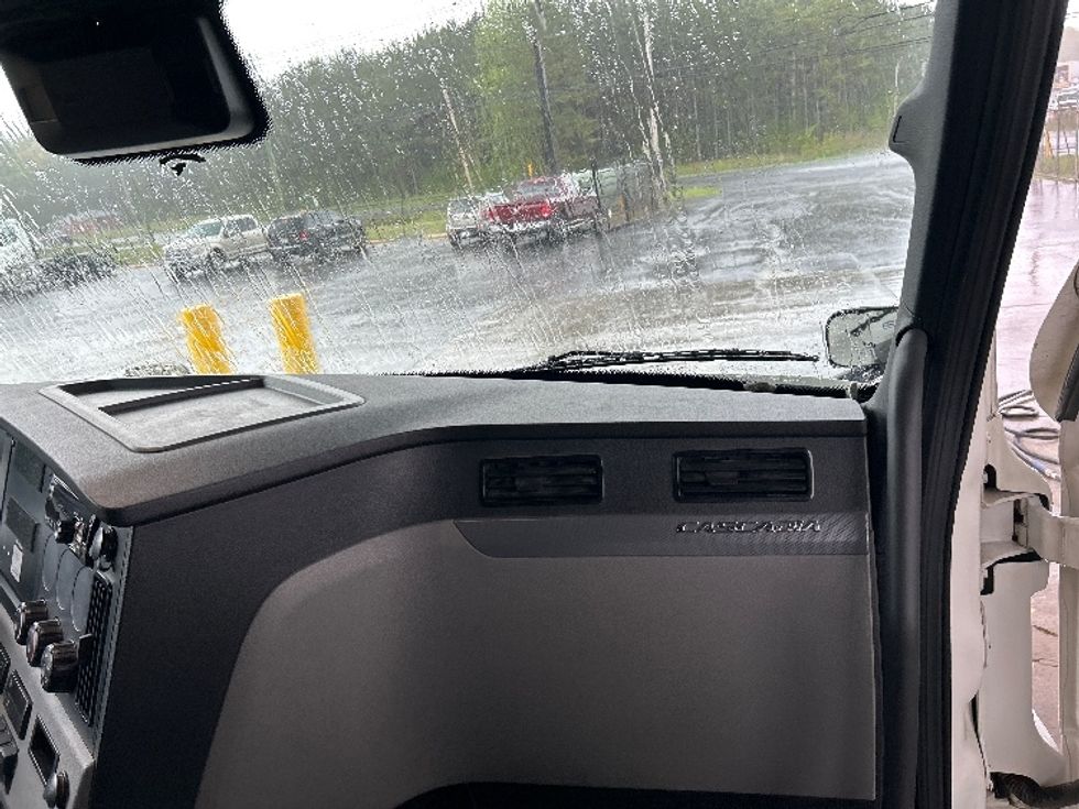 Sleeper Tractor-Heavy Duty Tractors-Freightliner-2022-T12664ST-Cleveland-TN-354,149\n\t\tmiles-$ 88,250 - Image 14