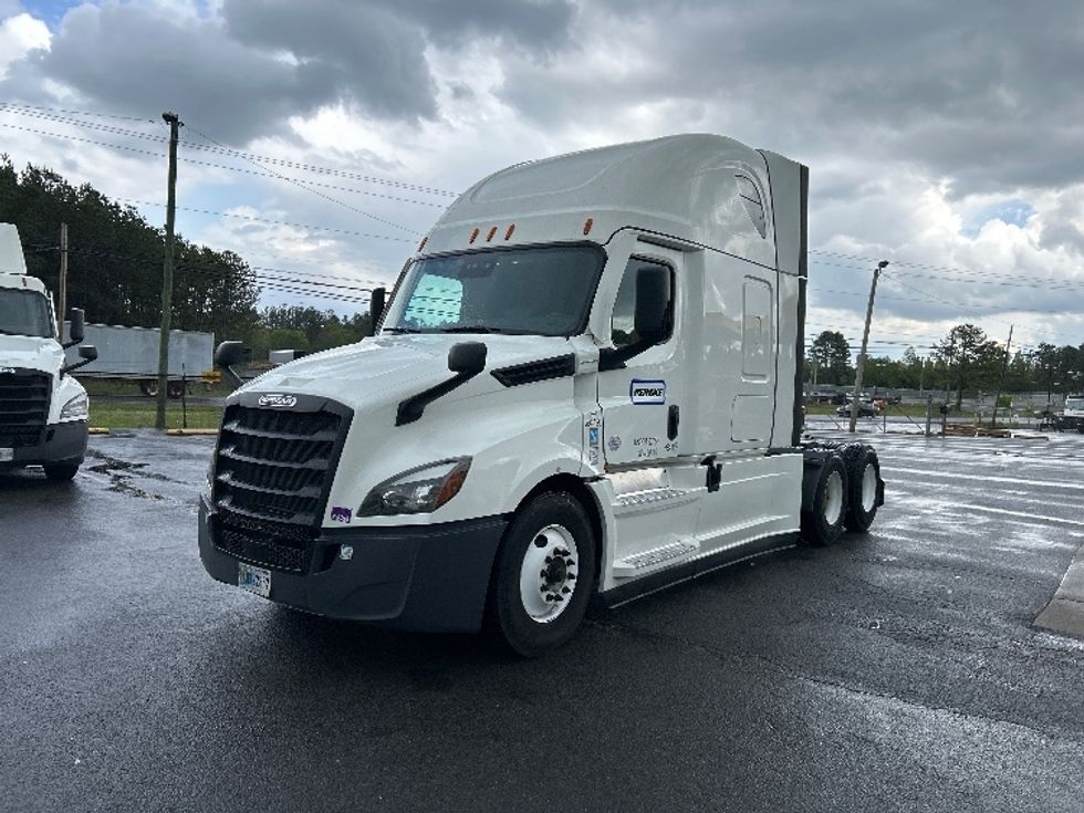 Sleeper Tractor-Heavy Duty Tractors-Freightliner-2022-T12664ST-Cleveland-TN-354,149\n\t\tmiles-$ 88,250 - Image 3