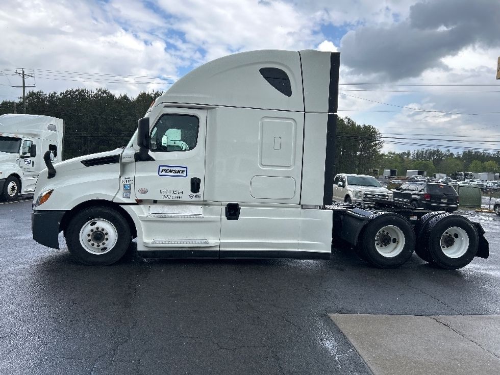 Sleeper Tractor-Heavy Duty Tractors-Freightliner-2022-T12664ST-Cleveland-TN-354,149\n\t\tmiles-$ 88,250 - Image 4