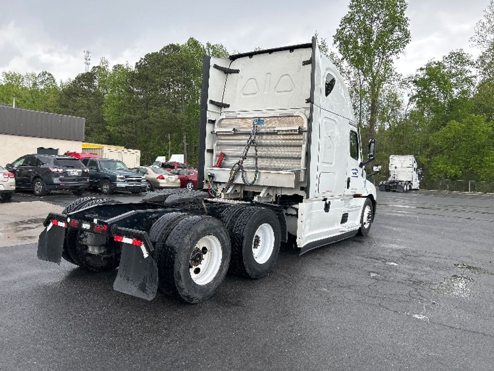 Sleeper Tractor-Heavy Duty Tractors-Freightliner-2022-T12664ST-Cleveland-TN-354,149\n\t\tmiles-$ 88,250 - Image 7