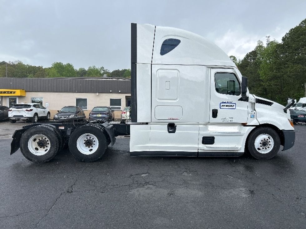 Sleeper Tractor-Heavy Duty Tractors-Freightliner-2022-T12664ST-Cleveland-TN-354,149\n\t\tmiles-$ 88,250 - Image 8