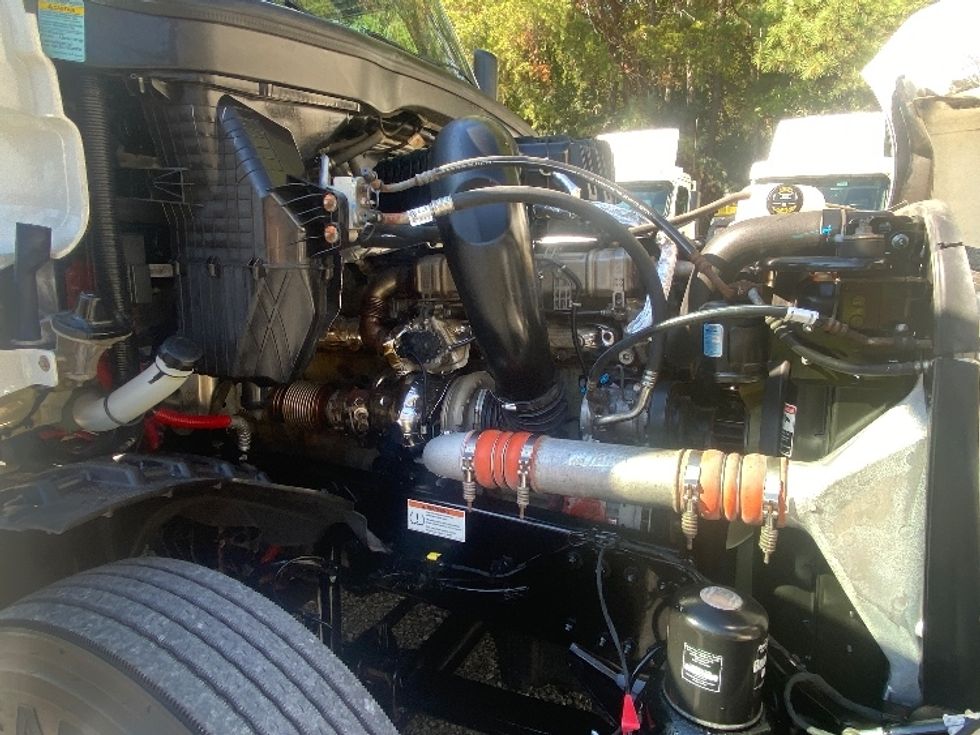 Sleeper Tractor-Heavy Duty Tractors-Freightliner-2022-T12664ST-Cleveland-TN-381,104\n\t\tmiles-$ 84,000 - Image 21