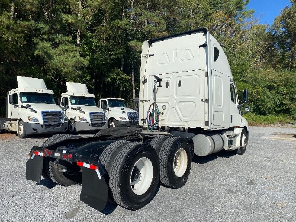 Sleeper Tractor-Heavy Duty Tractors-Freightliner-2022-T12664ST-Cleveland-TN-381,104\n\t\tmiles-$ 84,000 - Image 7