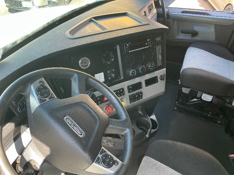 Sleeper Tractor-Heavy Duty Tractors-Freightliner-2022-T12664ST-Cleveland-TN-561,770\n\t\tmiles-$ 66,000 - Image 10
