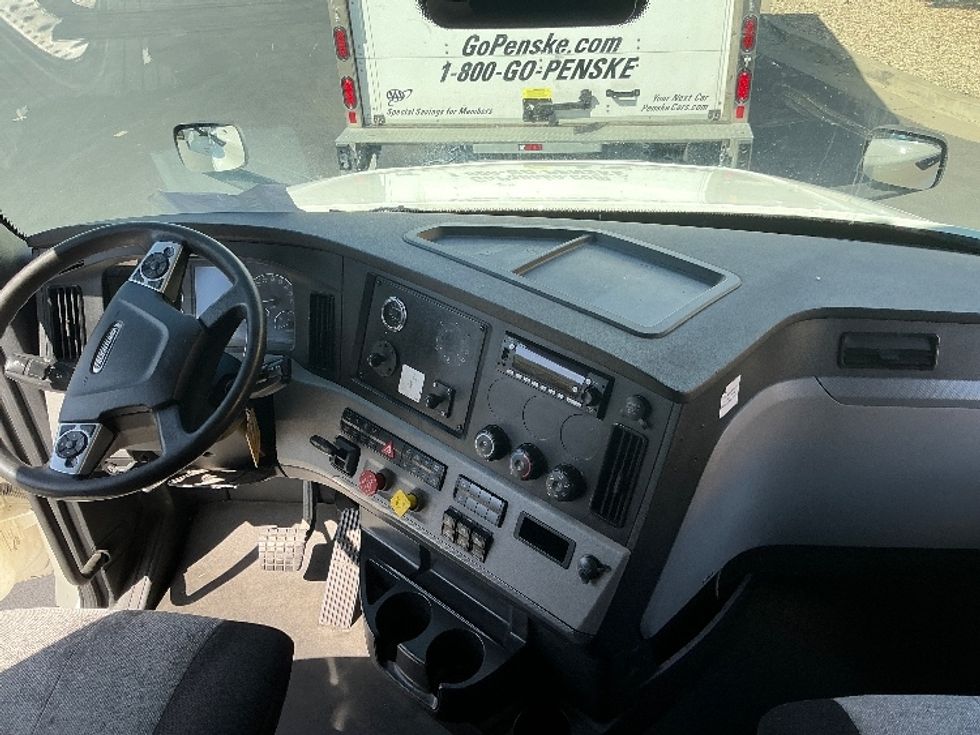 Sleeper Tractor-Heavy Duty Tractors-Freightliner-2022-T12664ST-Cleveland-TN-561,770\n\t\tmiles-$ 66,000 - Image 12