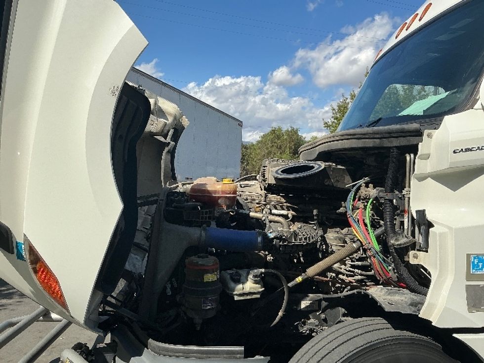 Sleeper Tractor-Heavy Duty Tractors-Freightliner-2022-T12664ST-Cleveland-TN-561,770\n\t\tmiles-$ 66,000 - Image 20
