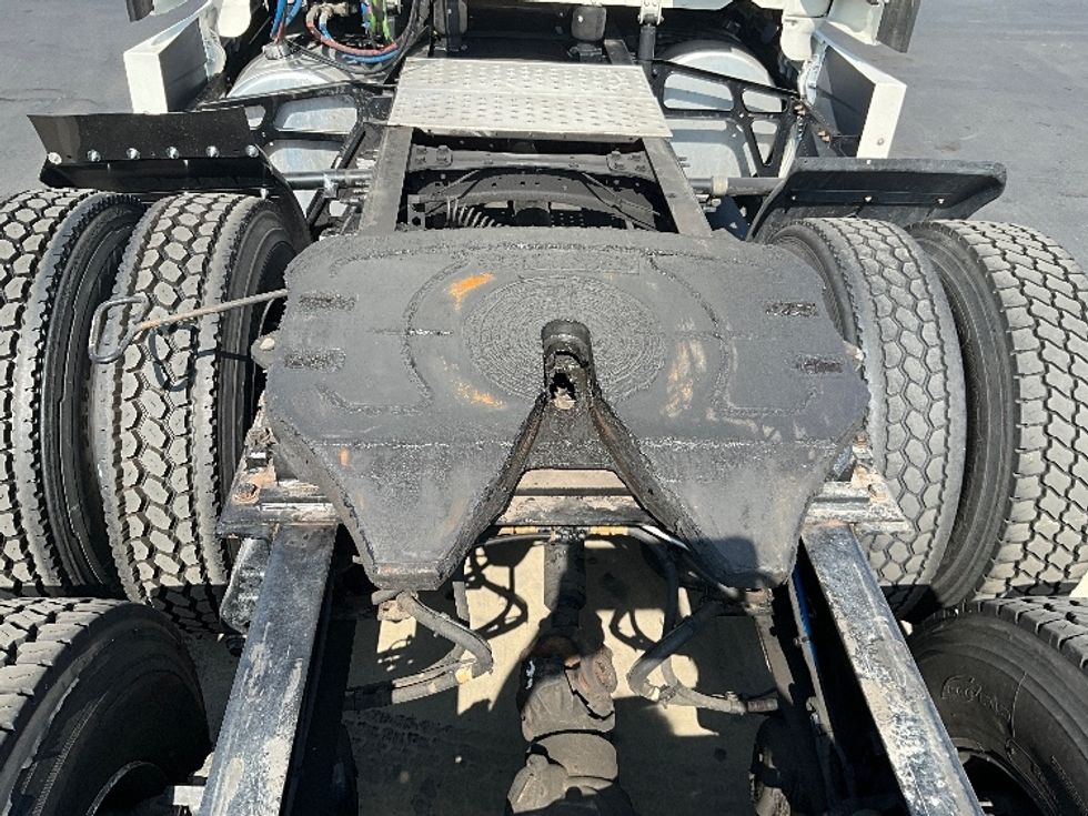 Sleeper Tractor-Heavy Duty Tractors-Freightliner-2022-T12664ST-Cleveland-TN-561,770\n\t\tmiles-$ 66,000 - Image 22