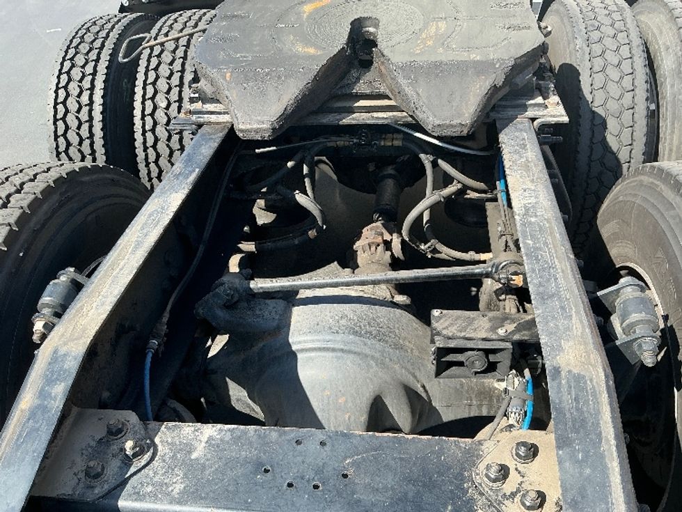 Sleeper Tractor-Heavy Duty Tractors-Freightliner-2022-T12664ST-Cleveland-TN-561,770\n\t\tmiles-$ 66,000 - Image 28