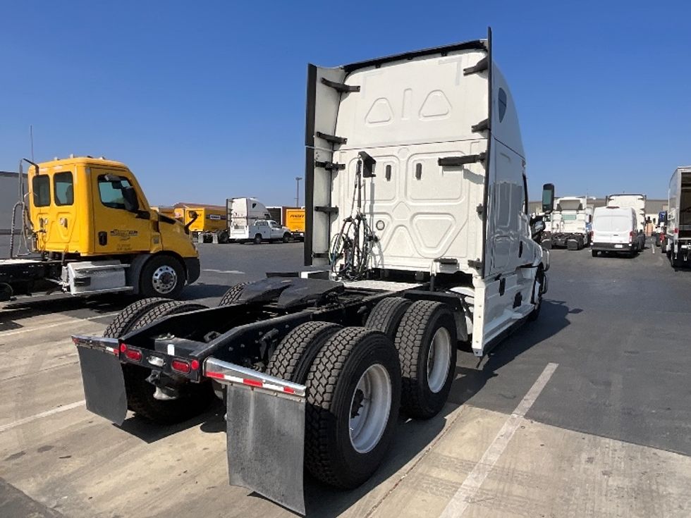 Sleeper Tractor-Heavy Duty Tractors-Freightliner-2022-T12664ST-Cleveland-TN-561,770\n\t\tmiles-$ 66,000 - Image 7