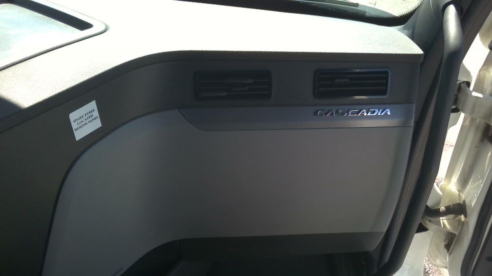 Sleeper Tractor-Heavy Duty Tractors-Freightliner-2022-T12664ST-Columbia-TN-449,787\n\t\tmiles-$ 78,500 - Image 14