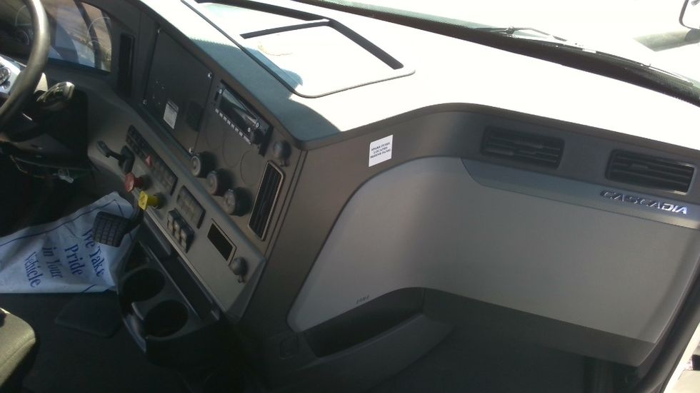 Sleeper Tractor-Heavy Duty Tractors-Freightliner-2022-T12664ST-Columbia-TN-449,787\n\t\tmiles-$ 78,500 - Image 15