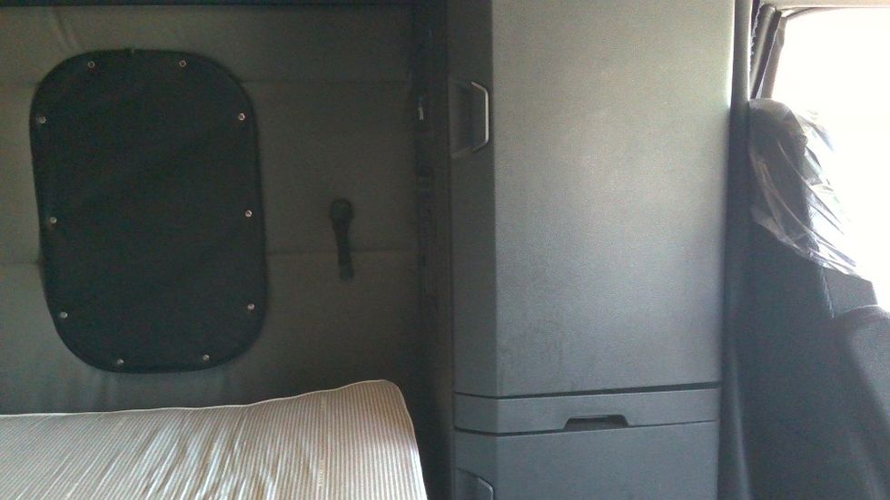 Sleeper Tractor-Heavy Duty Tractors-Freightliner-2022-T12664ST-Columbia-TN-449,787\n\t\tmiles-$ 78,500 - Image 18