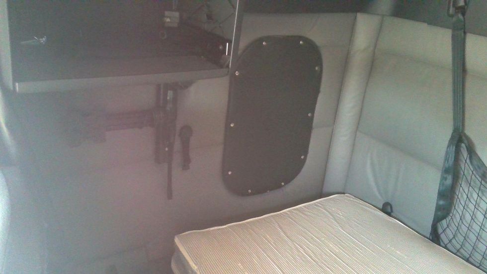 Sleeper Tractor-Heavy Duty Tractors-Freightliner-2022-T12664ST-Columbia-TN-449,787\n\t\tmiles-$ 78,500 - Image 19